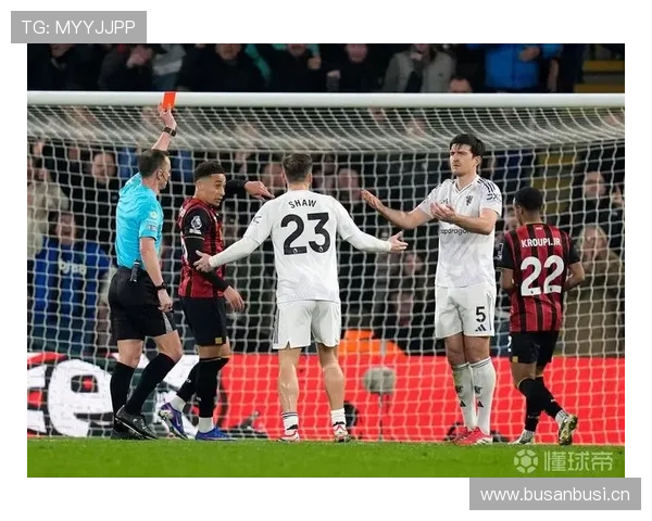 曼联近期比赛失控加剧,表面节奏混乱实则全队稳定性面临考验 曼联近期比赛失控加剧,表面节奏混乱实则全队稳定性面临考验