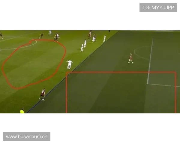 塔瓦雷斯战术体系解析：高位逼抢与快速转换的攻防逻辑