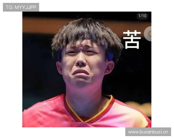 王楚钦训练完直接拎包去秀场，这反差谁懂